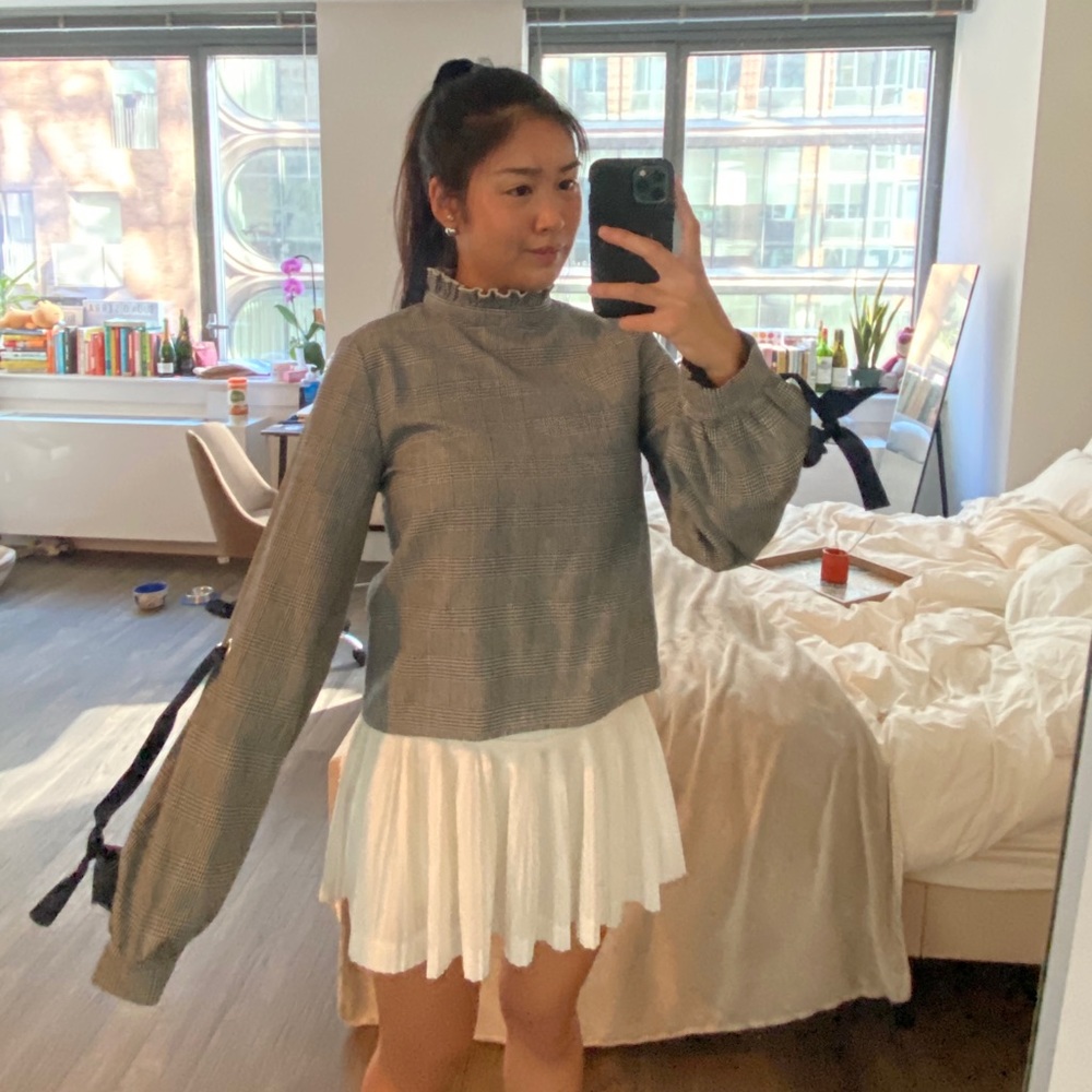 Grey top with neck and sleeve details - preppy